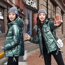 Load image into Gallery viewer, Winter women short parkas jackets casual female thicken warm hooded jackets coat windprood shiny big pocket jackets